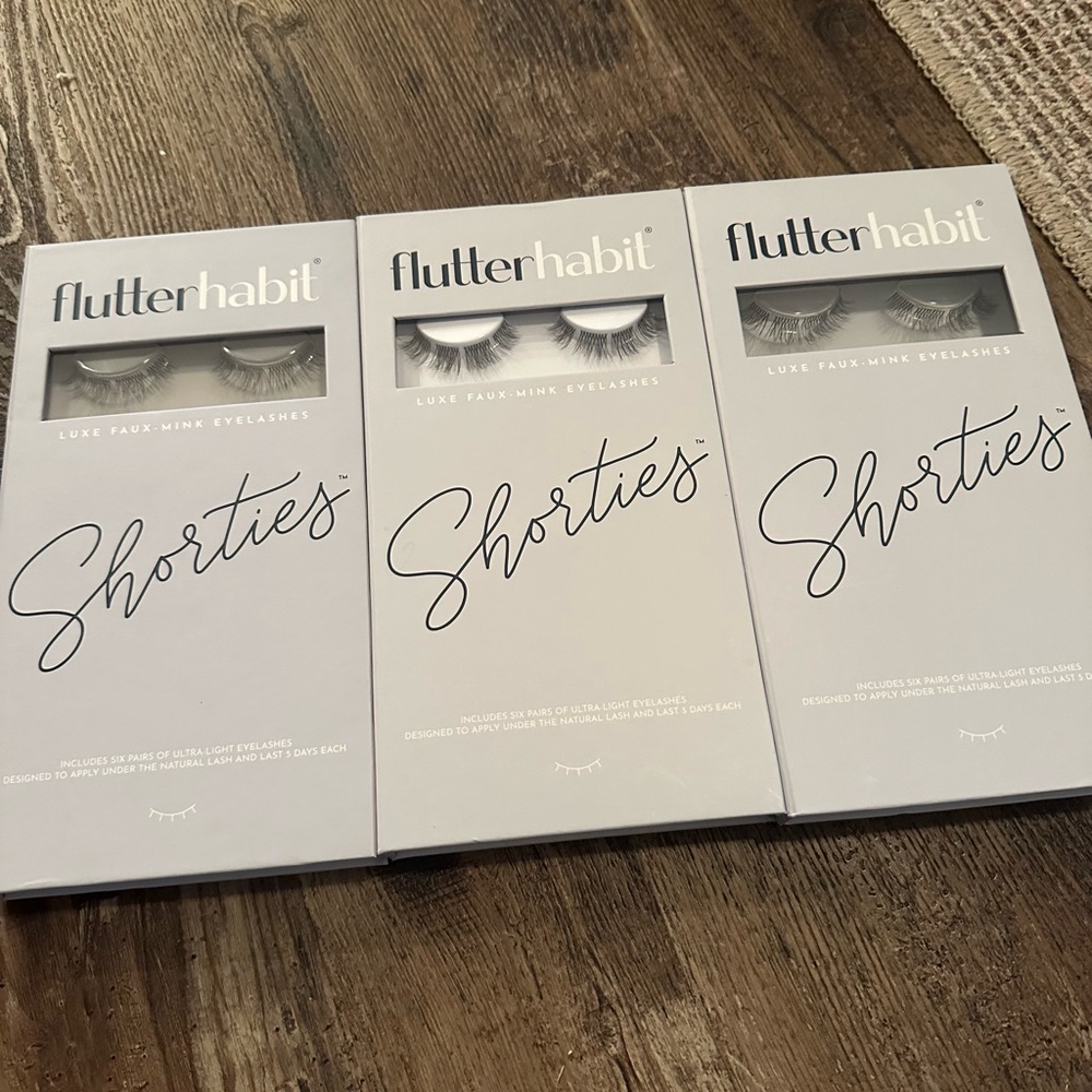 Flutter habit shorties lashes - brand new